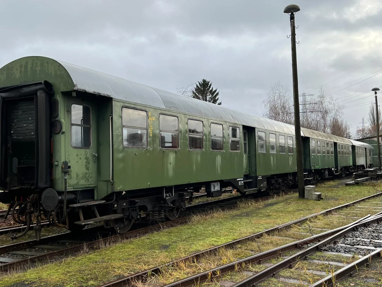 Ein Einsatz des Wagens (in der Mitte) in Zugverbänden, wie diesem sind geplant