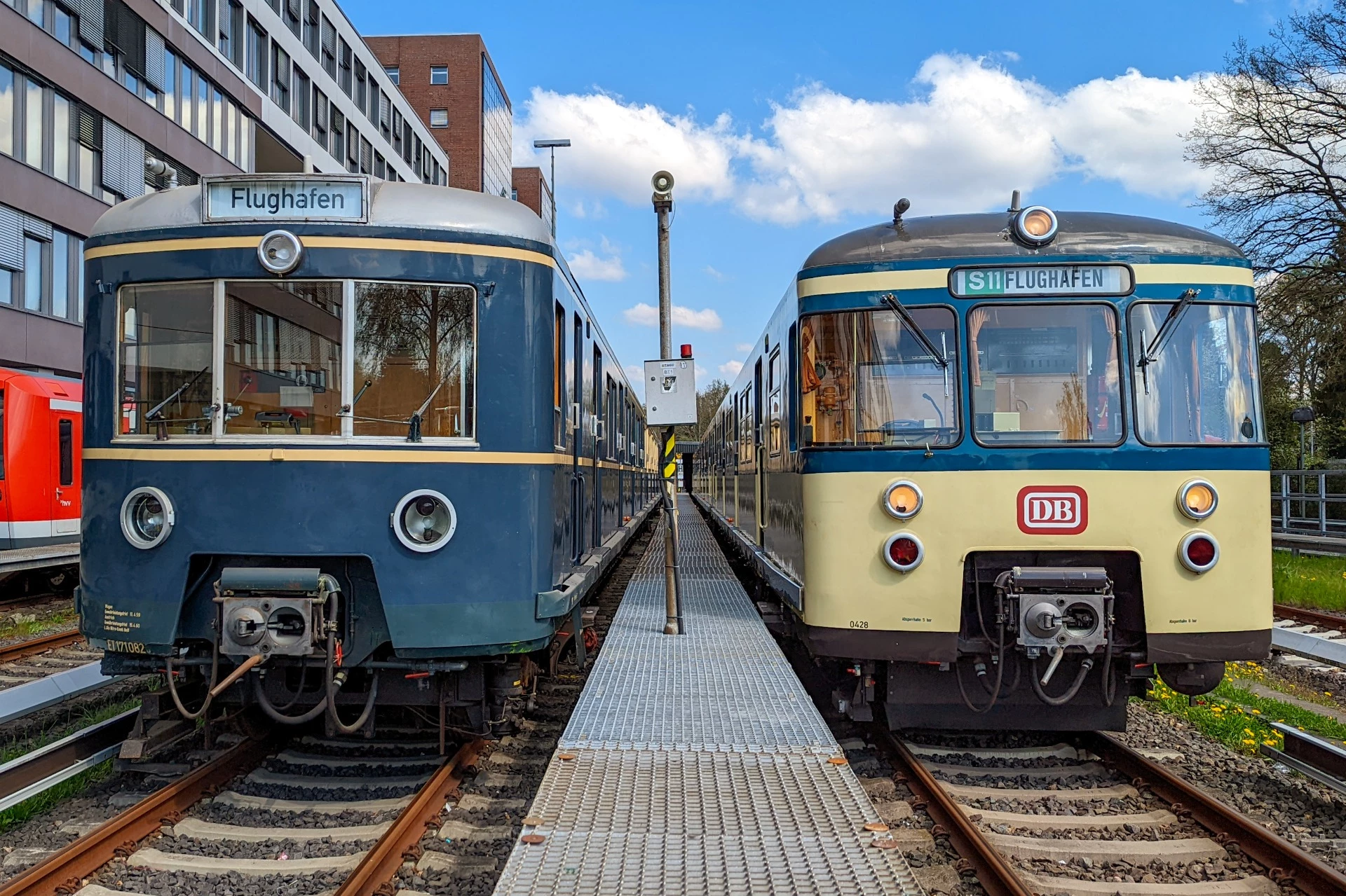 Die Schmuckstücke der Historischen S-Bahn Hamburg schlechthin, ein Zug der Baureihe 471 und einer Baureihe 470